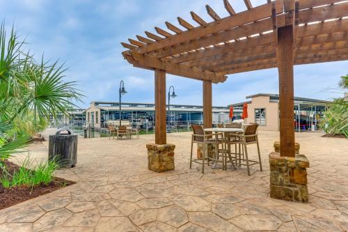 Εστιατόριο ή άλλο μέρος για φαγητό στο Lake LBJ Condo with Private Balcony, Lake Views