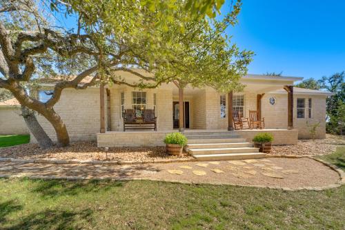 Fotografie z fotogalerie ubytování Serene Austin Home on 3 Acres 17 Mi to Downtown v destinaci Austin