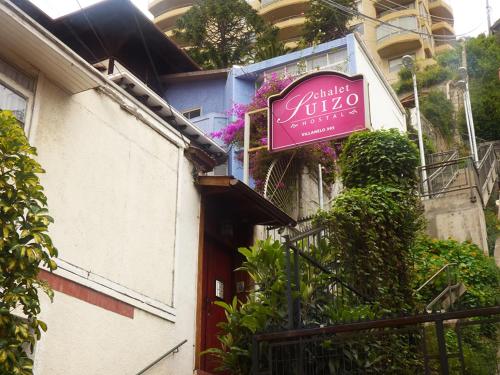 a sign for a restaurant on the side of a building at VH Hotel V in Viña del Mar