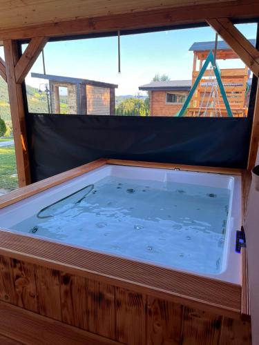 Φωτογραφία από το άλμπουμ του Domki- Limanowa domek 4 domek z jacuzzi i sauną σε Limanowa