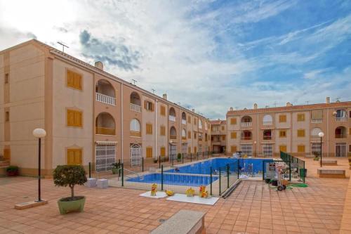 Apartamento en Torrevieja con Piscina y a 100 metros de la playa