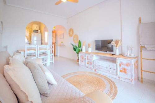 Apartamento en Torrevieja con Piscina y a 100 metros de la playa