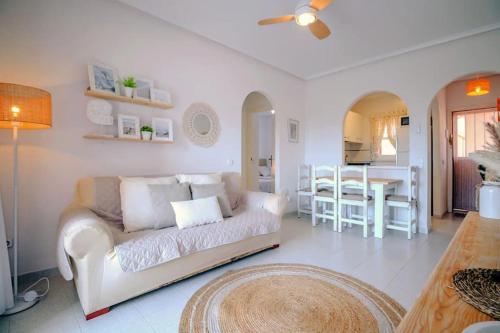 Apartamento en Torrevieja con Piscina y a 100 metros de la playa