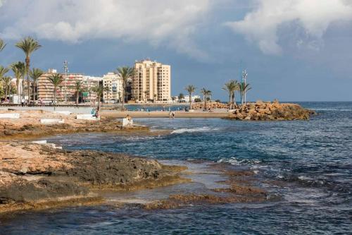 Apartamento en Torrevieja con Piscina y a 100 metros de la playa