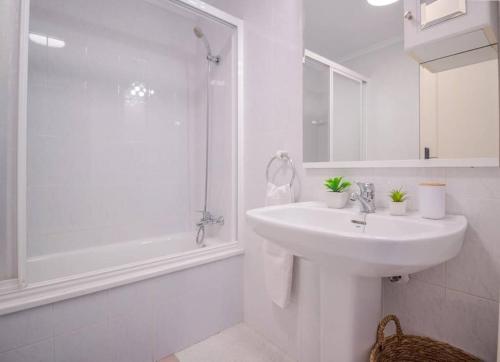 Apartamento en Torrevieja con Piscina y a 100 metros de la playa