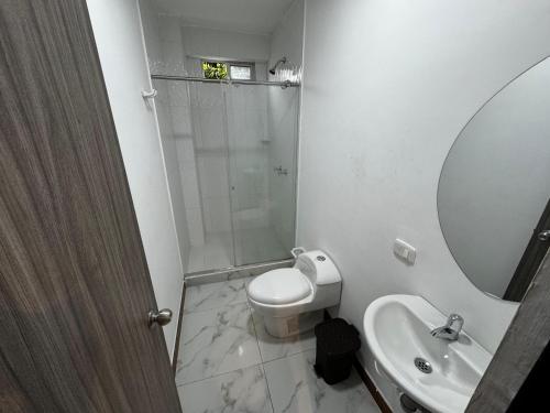 Ένα μπάνιο στο Apartamento Acogedor y Moderno 2