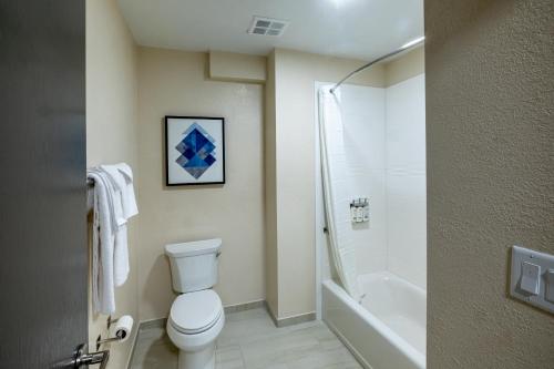 Ένα μπάνιο στο Candlewood Suites Wichita Northwest by IHG