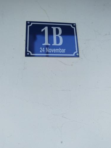 a sign on a wall with the number on it at D&D Apartman in Bar