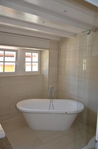 Bilik mandi di Doller Villa 4 stars Hot Tub Mountain Ski Ballon d'Alsace