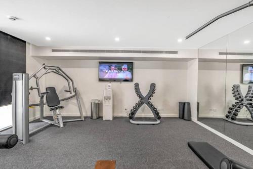Gimnasio o instalaciones de fitness de Fresco Tropical: Private Pool Haven by Golf Course