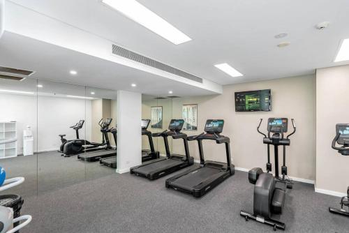 Gimnasio o instalaciones de fitness de Fresco Tropical: Private Pool Haven by Golf Course