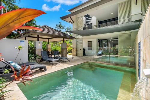 Piscina en o cerca de Fresco Tropical: Private Pool Haven by Golf Course