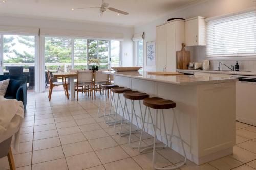Dapur atau dapur kecil di 8 Downer Ave Goolwa South - No Linen Included