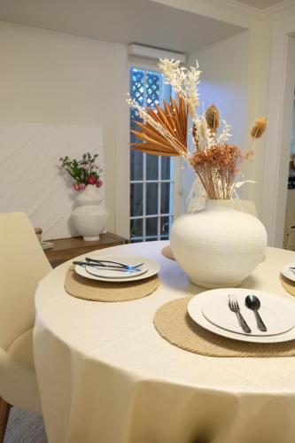 Φωτογραφία από το άλμπουμ του PA Retreat Oasis near Stanford New Furniture σε Palo Alto