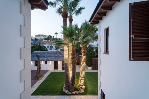 La Moderna Suites