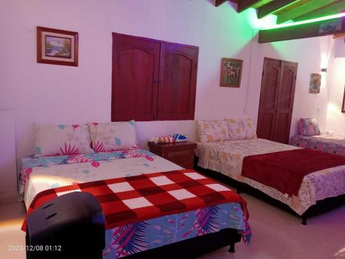 a bedroom with two beds in a room at Los Tulipanes in Jardin