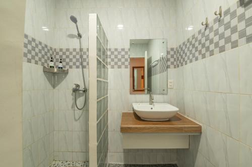Koupelna v ubytování Alona Garden Suites