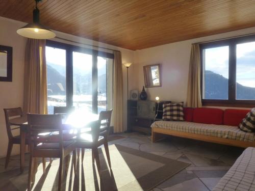 Photo de la galerie de l'établissement Chalet rustique pour 11 pers, accès direct pistes, animaux admis, Wi-Fi - FR-1-757-126, à Peisey-Nancroix