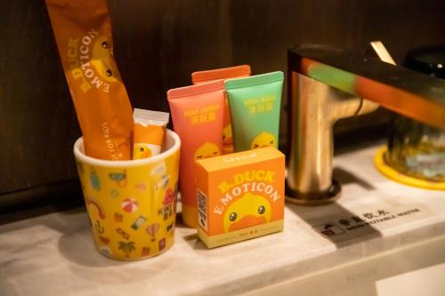 a counter top with a cup filled with utensils at Hotel Indigo Jiuzhai by IHG in Jiuzhaigou