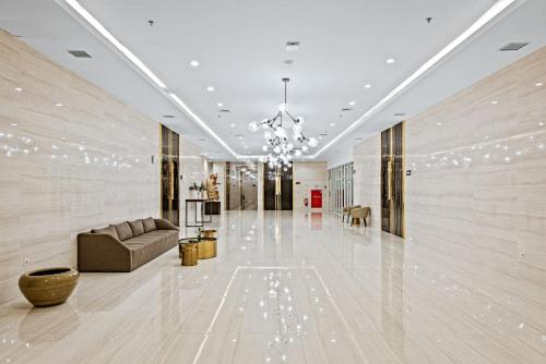 Гостиная зона в Grand Whiz Megamas Manado