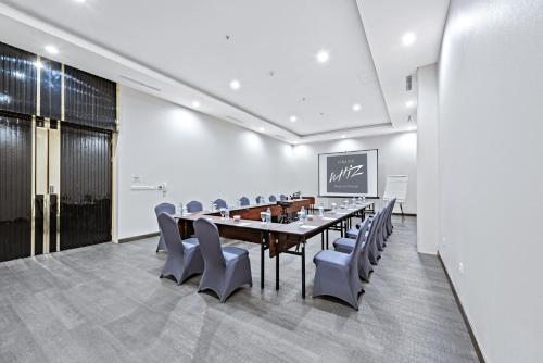 Бизнес-центр и/или конференц-зал в Grand Whiz Megamas Manado
