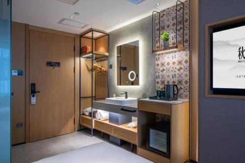 a bathroom with a sink and a mirror at True Go Hotel Beijing Jianguomen Pediatric Institute in Beijing