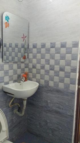 Ванная комната в GAYATHRI HEIGHTS SERVICED APARTMENTS & APARTMENT HOTEL In HYDERABAD