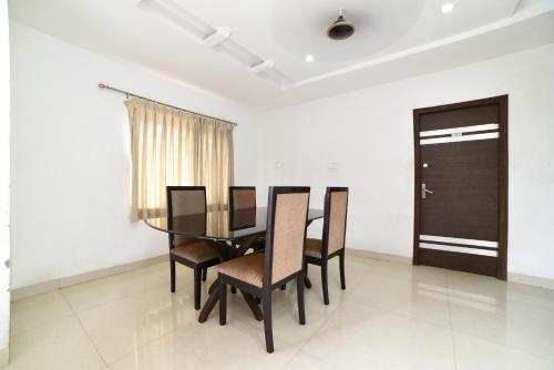 Гостиная зона в GAYATHRI HEIGHTS SERVICED APARTMENTS & APARTMENT HOTEL In HYDERABAD