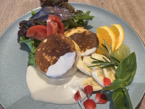 ホテルの敷地内または近くでの食事または食べ物