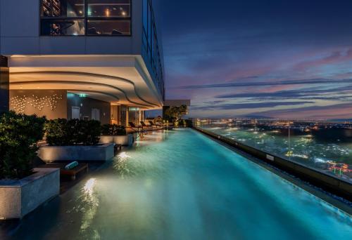 Piscina di Holiday Inn & Suites Rayong City Centre by IHG o nelle vicinanze
