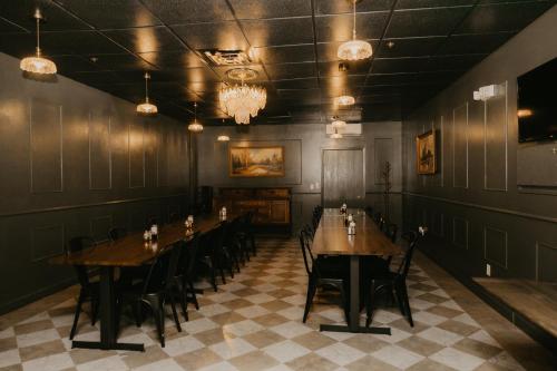 a dining room with tables and chairs and a chandelier at The Brooks Hotel Restaurant and Lounge in Wallace