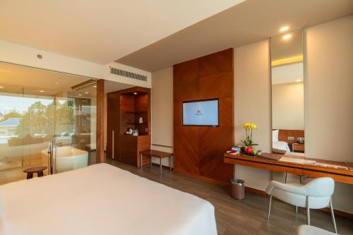 Una cama o camas en una habitación de Seashells Phu Quoc Hotel & Spa
