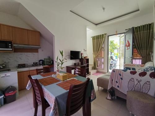 Кухня или мини-кухня в Sweet House Homestay Near Mall Pekanbaru Sudirman
