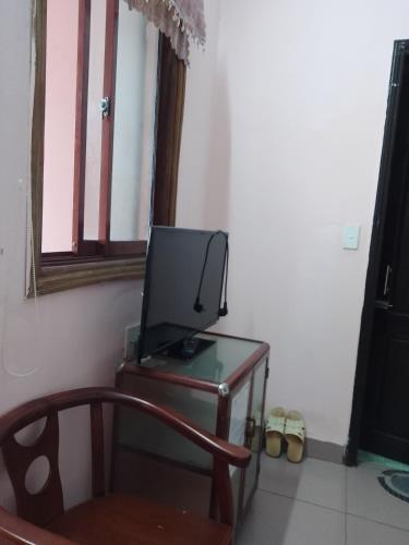 a chair and a desk with a television on it at Nhà nghỉ Hằng Nga in Dong Hoi
