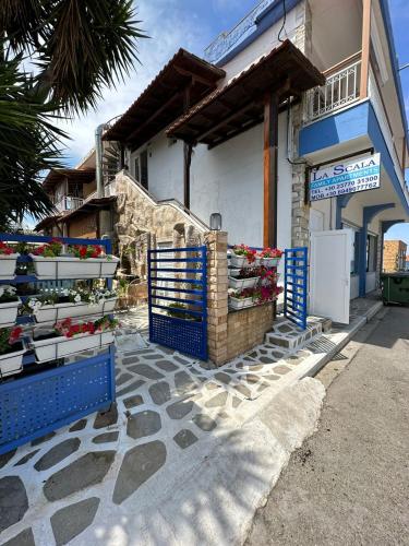 Bangunan di mana terletaknya aparthotel ini