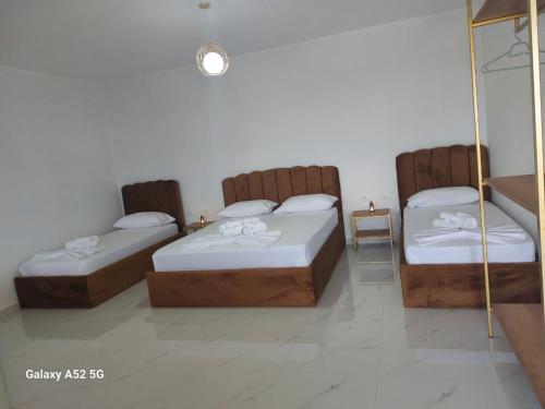 Ένα ή περισσότερα κρεβάτια σε δωμάτιο στο Leli Apartments