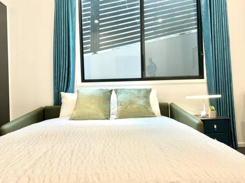 Ένα ή περισσότερα κρεβάτια σε δωμάτιο στο SHAREHOUSE 2bedroom-Retreat at Bardon