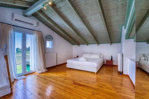 Postel nebo postele na pokoji v ubytování Mavres Luxury Loft