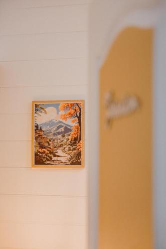 a door with a picture on the wall at La villa du jardin in Saint-Denis