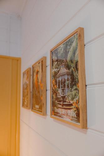 a group of three pictures hanging on a wall at La villa du jardin in Saint-Denis