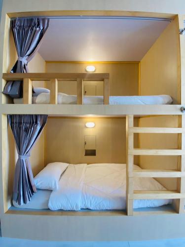a bunk bed with two bunk beds in a room at MellowDee Female Hostel เมลโลดี โฮสเทลหญิง 女旅社 in Hat Yai