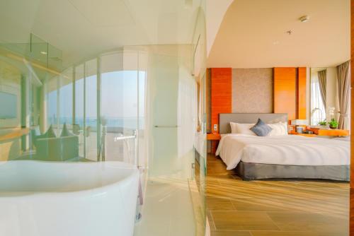 Una cama o camas en una habitación de Seashells Phu Quoc Hotel & Spa