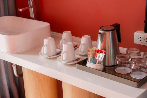 Estris per fer te o cafè a The Grass Serviced Suites
