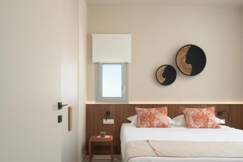 Katil atau katil-katil dalam bilik di Olvios Villas, with 35m2 Pool & SeaViews, By ThinkVilla