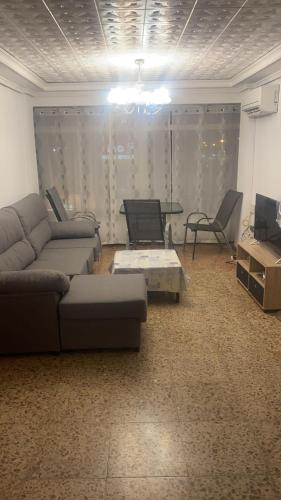 a living room with a couch and a table at Appartement Spacieux fonctionnel Parking assuré!! in Novelda