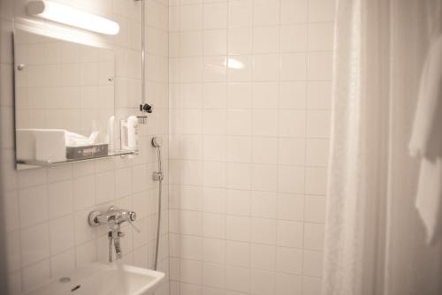 Un baño de Hotel Arthur