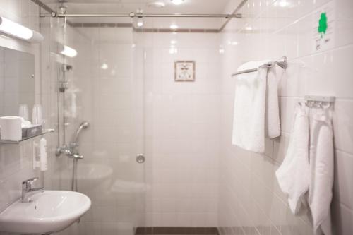 Un baño de Hotel Arthur