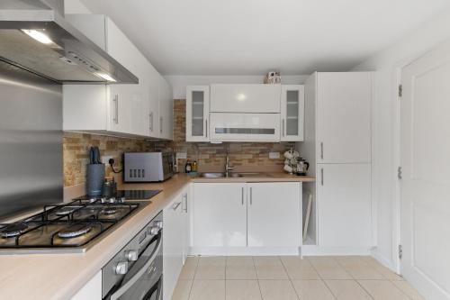 Φωτογραφία από το άλμπουμ του Lindsey Serviced 4 Bedrooom 2 Bath house with Parking Maidenhead σε Maidenhead