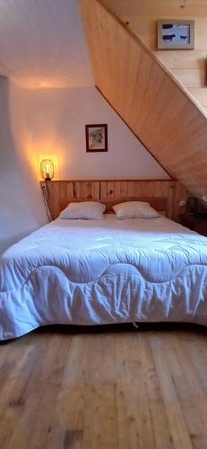 Postel nebo postele na pokoji v ubytování Maison de village du Carriérou