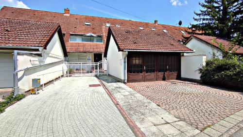 Alea Apartmanok 7815 Harkány, 2 Kölcsey Ferenc tér kép - 3